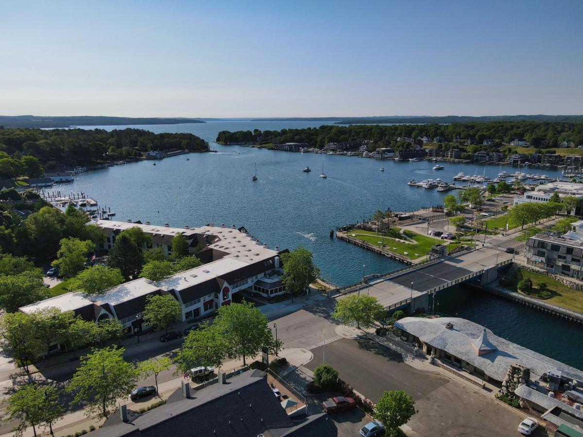 228 Edgewater Inn Charlevoix Exterior foto